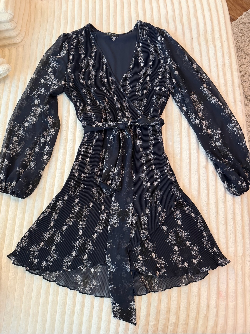 Delicately Pleated Fabric Floral Wrap Dress with Sheer Long Sleeves. Size 4